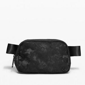 Lululemon Everywhere Belt Bag